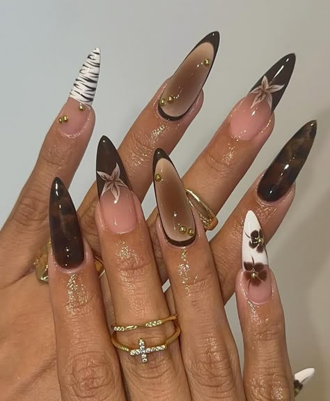 Cool Almond Nails Ideas, Nails Design Brown Color, Cool Gel X Nails, Cute Aesthetic Square Nails, Medium Almond Nails Fall, Classy But Edgy Nails, Inspired Nails Vintage, Nails Design Cheetah Print, Dark Nails Acrylic Design