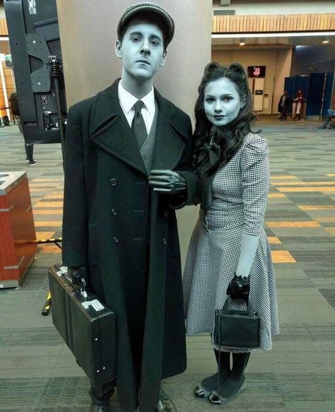 Halloween Parejas, Clever Halloween, Baby Kostüm, Clever Halloween Costumes, Arte Van Gogh, Diy Halloween Costume, Monster Mash, Halloween Costumes For Couples, Group Costumes