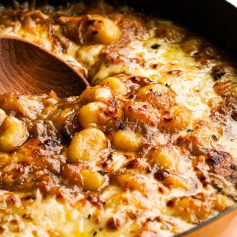 French Onion Gnocchi - Whisper of Yum Gnocchi Ideas, French Onion Gnocchi, Clam Chowder Bread Bowl, Whisper Of Yum, French Onion Casserole, Beef Stock Recipes, Curry Puff, Onion Casserole, Gnocchi Dishes