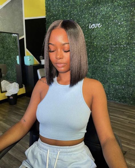 Straightened Bob Black Women, Black Bob Middle Part, Medium Bob Haircut Black Women, Middle Part Inverted Bob, Bob Hairstyle Natural Hair, Bob Cute Short For Women Black, Bob For Black Women Weave, Natural Bob On Black Women, Black Bobs On Black Women Middle Part