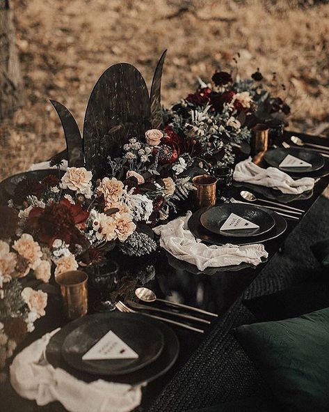 Dark Celestial Wedding, Dark Celestial, Dessert Wedding, Dark Wedding Theme, Halloween Themed Wedding, Celestial Wedding, Dark Wedding, Cake Photography, Moody Wedding