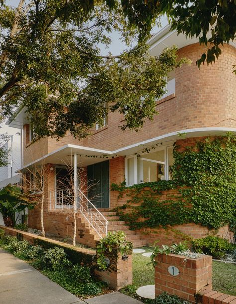 Yellow Artwork, Renovation Architecture, 1950s House, Brick Veneer, Top Architects, English Country Gardens, Curved Walls, Most Beautiful Gardens, Australian Architecture