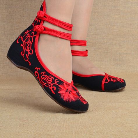 Chinese Shoes, Chinese Embroidered, Mode Kimono, Dr Shoes, Kawaii Shoes, Casual Flat Shoes, Jairzinho, Ballerina Shoes, Womens Shoes High Heels