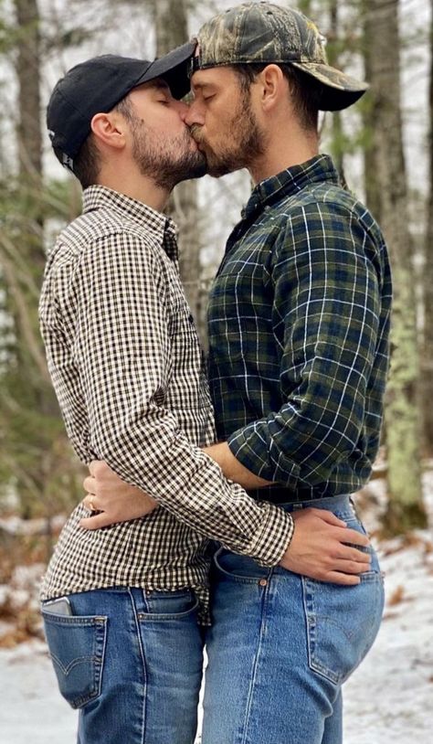 Where there is love Guys In Love, Man Moment, Scruffy Men, Gay Rights, Crush Advice, Men Kissing, Gay Romance, Dachshund Puppies, Two Men