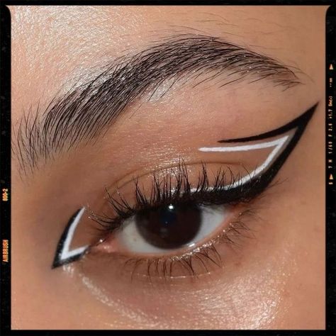 Black And White Graphic Liner, Very Easy Makeup, Eyeliner Inspiration, White Eye Makeup, White Eyeliner Makeup, Black And White Makeup, Vampire Bride, Cute Eye Makeup, Black And White Graphic