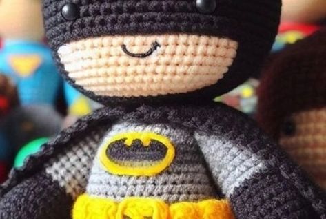 Batman Amigurumi - Free Pattern Free Batman Crochet Pattern, Batman Amigurumi Free Pattern, Crochet Batman Free Pattern, Batman Crochet Pattern Free, Batman Crochet Pattern, Printable Batman Logo, Batman Free, Batman Amigurumi, Crochet Batman