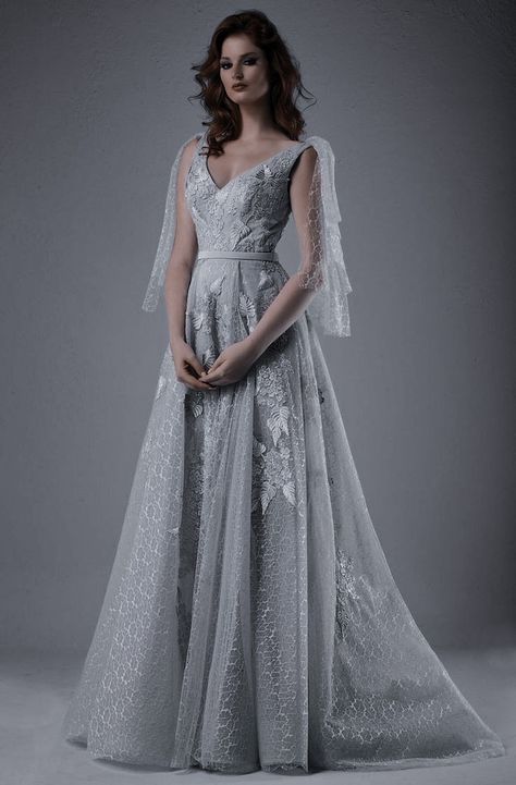 Grey Princess Dress, Mideval Dress, Goth Wedding Dresses, Grey Wedding Dress, Grey Gown, Fab Dress, Fantasy Dresses, Fantasy Gowns, Medieval Dress