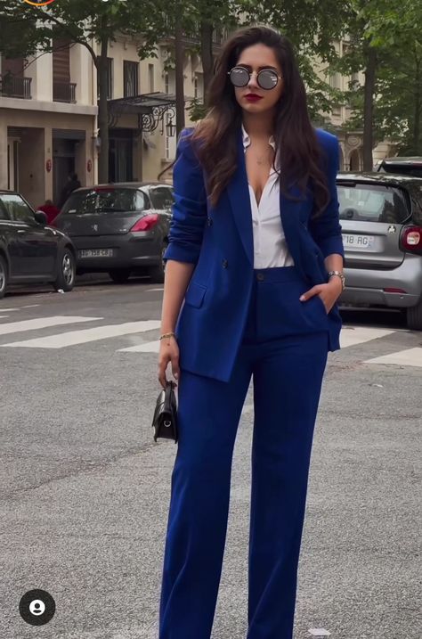 Navy Blue Corporate Outfit, Blue Blazer Outfits For Women Work, Hr Outfits, Blazer Outfits For Women Work, Blue Blazer Outfits For Women, Boss Lady Outfit, Basic Clothes, Chic Outfits Classy, Corporate Baddie