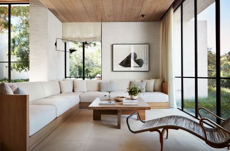 More of Jenni Kayne's Serene Los Angeles Family Home | Architectural Digest Spanish Casita, California Architecture, Vincent Van Duysen, Danish Chair, Jenni Kayne, Los Angeles Homes, Oak Table, Light And Space, California Homes