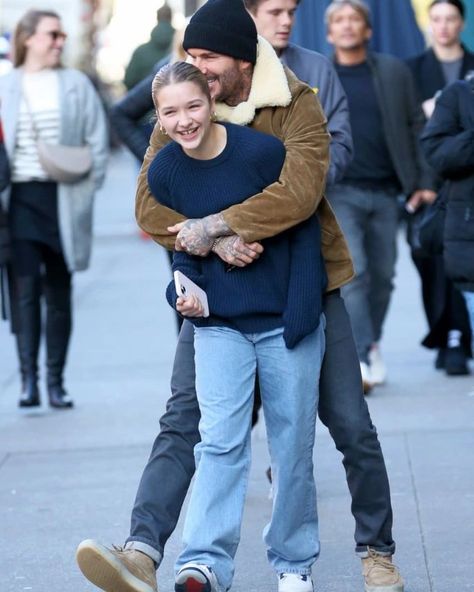 David Beckham Gym, Harper Beckham Style, David Beckham Daughter, David Beckham Family, Beckham Family, Harper Beckham, Victoria And David, David And Victoria Beckham, Autumn Outfits