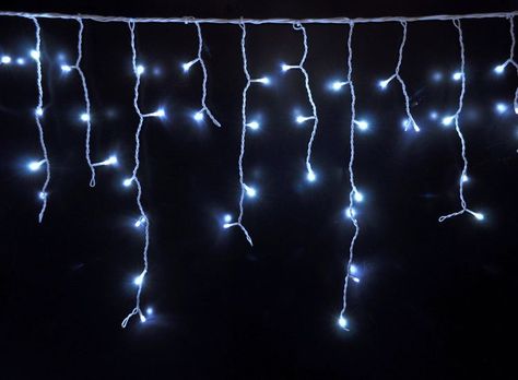 Outside Christmas decorative white icicle lights Led Icicle Lights, Led Bleu, Christmas Fairy Lights, Lighting Pattern, Diwali Lights, Led Curtain, String Lights Wedding, Lights Wedding, Icicle Lights