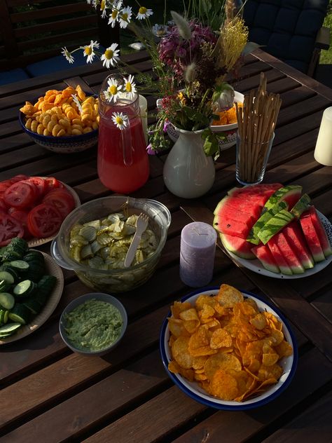 #picnic #summer #summervibes #barbecue #food Summer Barbecue, Summer Grill Party, Beach Barbeque, Picnic Inspo, Barbecue Food, Bbq Night, Summer Barbeque, Barbeque Party, Backyard Barbeque