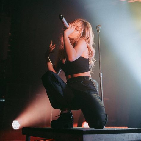 CHRISSY COSTANZA Blonde Singer, Dancer Lifestyle, Chrissy Costanza, Magical Night, Dream Music, Singing Career, Concert Aesthetic, Singing Lessons, Famous Singers