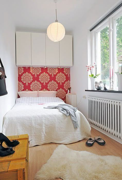 5 Tips For Tiny Bedrooms Swedish Bedroom, Ikea Trones, Narrow Bedroom, Small Bedroom Designs, Dekorasi Kamar Tidur, Small Bedroom Decor, Small Room Design, Tiny Bedroom, Simple Bedroom