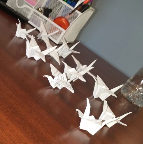 paper cranes + tutorial link Origami Aesthetic, Paper Folding Art, Origami Models, Paper Crane, Origami Design, Origami Crane, Unique Tables, Paper Folding, New Hobbies