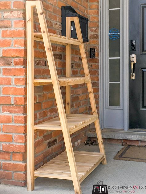 Freestanding Plant Shelf | 100 Things 2 Do Plant Shelves Outdoor, Cedar Plant, Free Building Plans, Garden Shelves, Wooden Plant Stands, Plant Shelf, Wood Plant Stand, Casa Vintage, Tables Diy