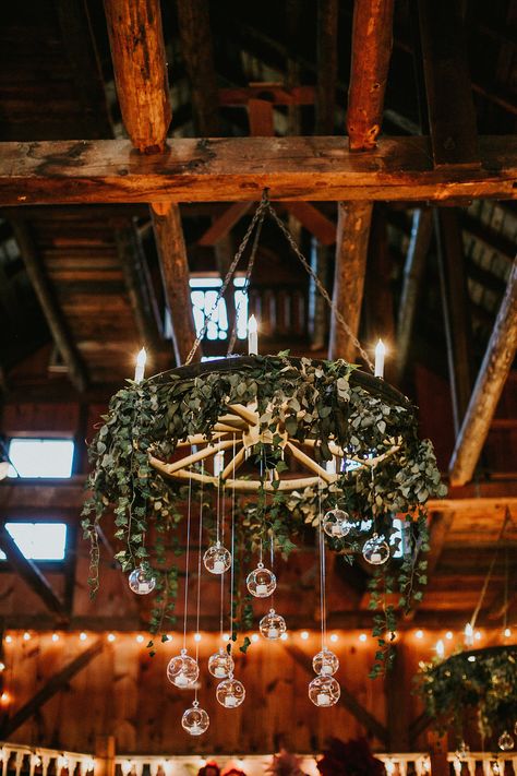 Diy Rustic Chandelier Wedding, Diy Chandelier For Wedding, Diy Wedding Chandelier Ideas, Wagon Wheel Chandelier Wedding, Diy Chandelier Wedding, Wagon Wheel Wedding Decor, Barn Wedding Chandelier, Diy Wedding Chandelier, Wedding Chandelier Ideas