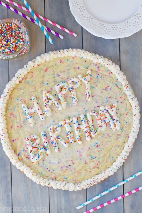 This Funfetti Cookie Cake is the perfect mixture of cake and cookie taste. Super easy to make, it's perfect for your next birthday party! Simple Cookie Cake Designs, Funfetti Cookie Cake, Chocolate Cake Recipes, Cookie Cake Decorations, Funfetti Cookies, Colorful Food, Cookie Cake Birthday, Clouds In The Sky, Holiday Cupcakes