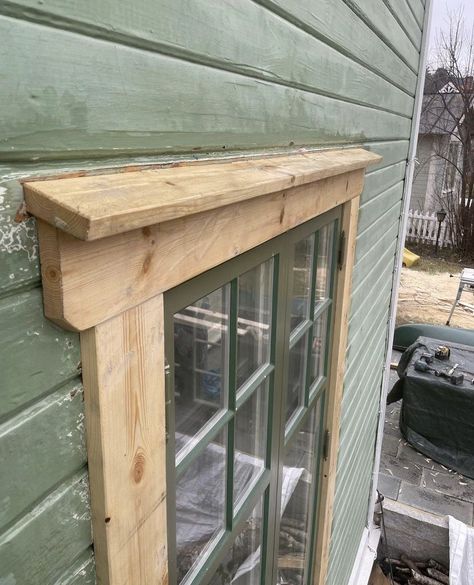 Exterior Window Trim, Cabin Windows, Exterior Window, House Trim, Window Trim Exterior, Rustic Window, Casa Container, Tiny House Cabin, Windows Exterior