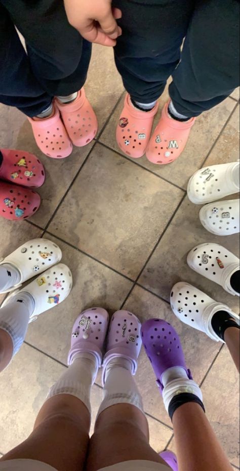 Crocs Asthetics Outfit, Crocs Inspiration, Croc Outfits, Crocs Aesthetic, Crocs Outfit, Crocs Fashion, Jordan Shoes Retro, Shoes Sneakers Jordans, Baggy Clothes