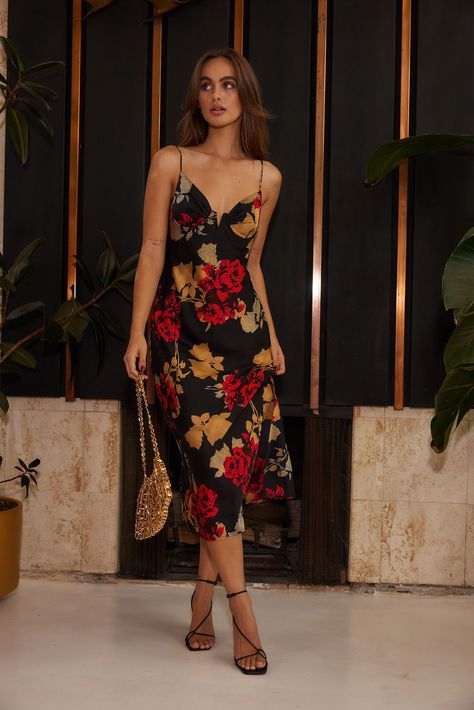 Black Satin Midi Dress, Floral Satin Dress, 12th Tribe, Satin Noir, Tropical Escape, Looks Street Style, Midi Dress Casual, Satin Midi Dress, Looks Chic