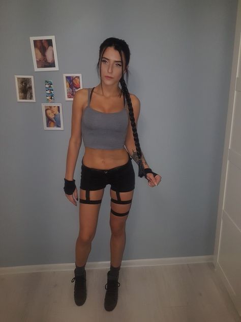 Diy Laura Croft Costume, Tomb Raider Halloween Costume, Tomb Raider Costume Lara Croft, Lana Croft Halloween Costume, Tomb Raider Halloween, Tomb Raider Outfits, Halloween Inspo, Tomb Raider, Halloween Costumes