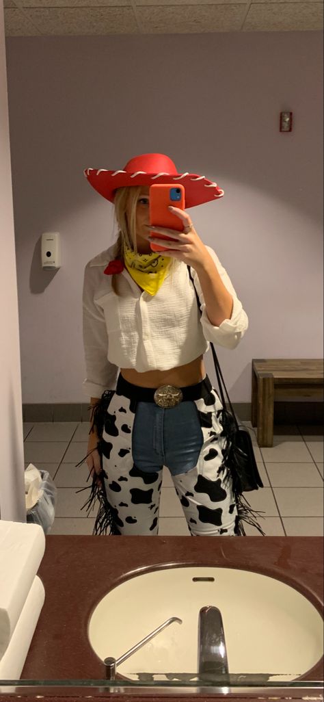 Jessie The Cowgirl Costume, Jess And Woody Costumes, Jesse Outfit Toy Story, Toy Story Party Outfit, Cow Print Cowgirl Outfit, Jessie Outfit Toy Story, Wendy Toy Story Costume, Jessi Toy Story Costume, Jessie Toy Story Costume College