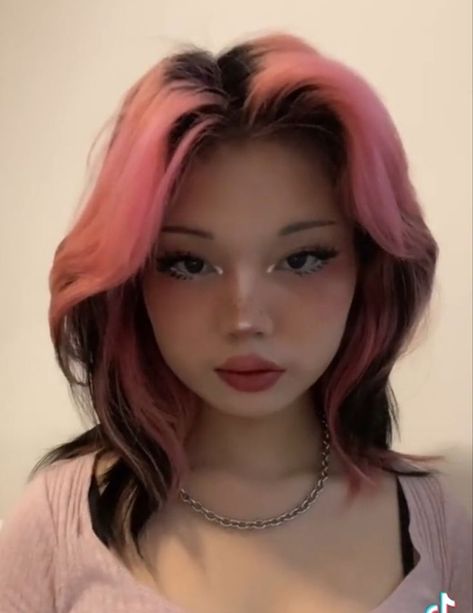 Black Pink Hair, Pink Hair Streaks, Pink And Black Hair, Short Brown Hair, Dyed Hair Inspiration, Hair Streaks, Multicolored Hair, Pretty Hair Color, Haircuts Straight Hair