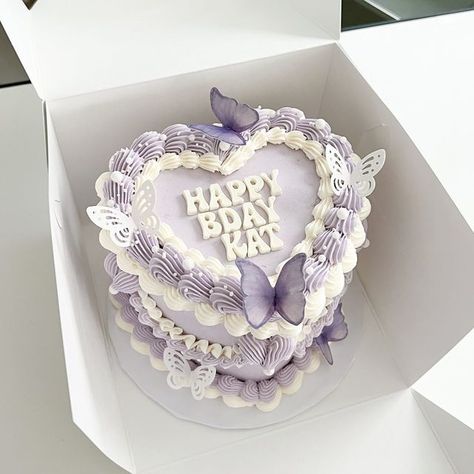 Heart Shaped Birthday Cake, Purple Butterfly Cake, Comic Cake, Amazing Cake Decorating, Heart Birthday Cake, Rodjendanske Torte, Purple Cakes Birthday, Butterfly Birthday Cakes, Vintage Birthday Cakes