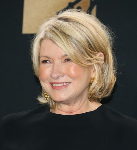 Martha Stewart Hairstyles, Martha Stewart Haircut, Martha Stewart Hair 2023, Martha Stewart Style Fashion, Martha Stewart Hair Hairstyles, Martha Stewart Hair, Mistle Toe, Martha Stewart Kitchen, Martha Stewart Recipes