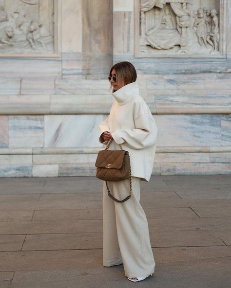 aylin koenig on Instagram: “ciao Milano 🤍 #mfw” Chanel 19 Bag, Winter White Outfit, Chanel 19, Blogger Street Style, White Puffer, Causual Outfits, Thanksgiving Outfit, Mode Inspo, Fall Winter Style