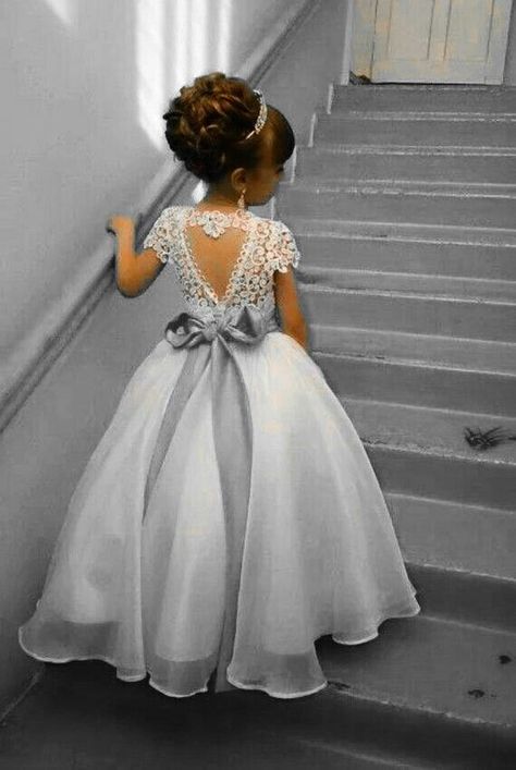 Gaun Tulle, Diy Wings, Long Flower Girl Dresses, Wedding Dresses For Kids, Kids Gown, Wedding Flower Girl Dresses, Flower Girl Dresses Tulle, Gowns For Girls