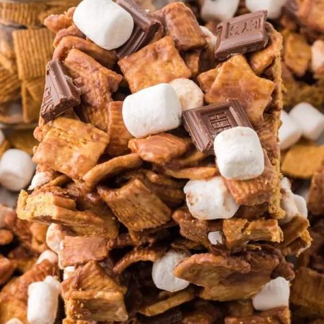 Golden graham s'mores bar recipe - Desserts On A Dime Golden Graham Smores Bars, Golden Graham Bars, Golden Graham Smores, Golden Grahams Smores Bars, Smores Bar Recipe, Smores Bars, Strawberry Sheet Cakes, Easy Bar Recipes, Golden Grahams