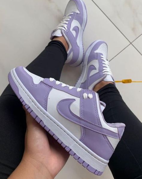 Cute Nike Shoes Purple, Lilac Jordans, Lilac Dunks, Light Purple Dunks, Purple Nike Shoes, Nike Shoes Blue, Oversized Clothes, Pretty Sneakers, All Nike Shoes