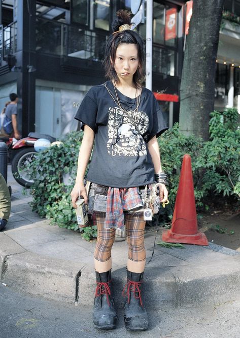 90s Harajuku, 2000s Japanese Fashion, Japanese Fashion Magazine, Fruits Magazine, 일본 패션, Harajuku Fashion Street, New Rock, Tokyo Fashion, Japanese Street Fashion