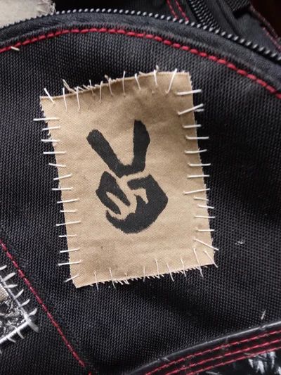 How to Make a Punk Rock Patch!! : 8 Steps - Instructables Punk Patches Diy Ideas, Diy Patches Punk, Diy Punk Clothes, Punk Patches Diy, How To Make Patches, Punk Logo, Diy Fashion Projects, Band Patches, Punk Pins