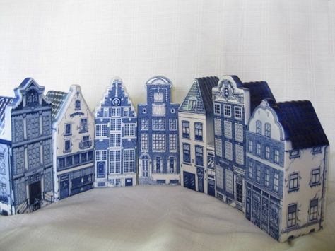 Delft blue handpainted canal houses of Amsterdam Holland House, Dutch Delft, Dutch House, Blue Dishes, Blue White Decor, Canal House, White Pottery, 수채화 그림, Delft Blue