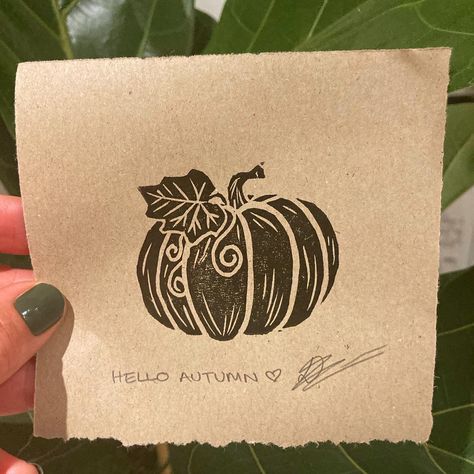 Fall Lino Print, Pumpkin Lino Print, Autumn Lino Print, Linocut Pattern Ideas, Linocut Art Ideas Easy, Halloween Linoprint, Halloween Lino Print, Fall Linocut, Halloween Printmaking