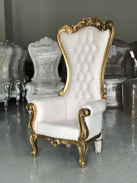 Quince Thrown Chair, King Chair, King Furniture, Wood Carving Furniture, Thrown Chair, Dinning Room Design, Throne Chair, Credit Tips, Carving Art