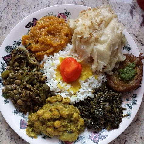 7 curry!! Guyana Food, Caribbean Kitchen, Guyanese Food, East Indian Food, Guyanese Recipes, Trinidad Recipes, Trini Food, Latin American Recipes, Caribbean Cuisine