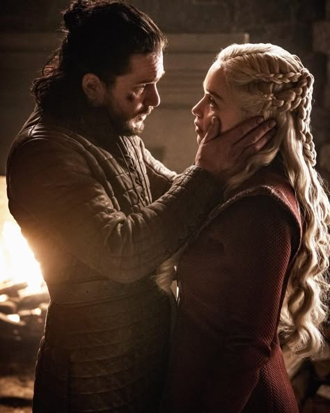 Daenerys And Jon Snow, Dany And Jon, Got Daenerys, Stark Targaryen, Daenerys And Jon, Emilia Clarke Daenerys Targaryen, Jon Snow And Daenerys, Game Of Thrones Poster, Game Of Throne Daenerys