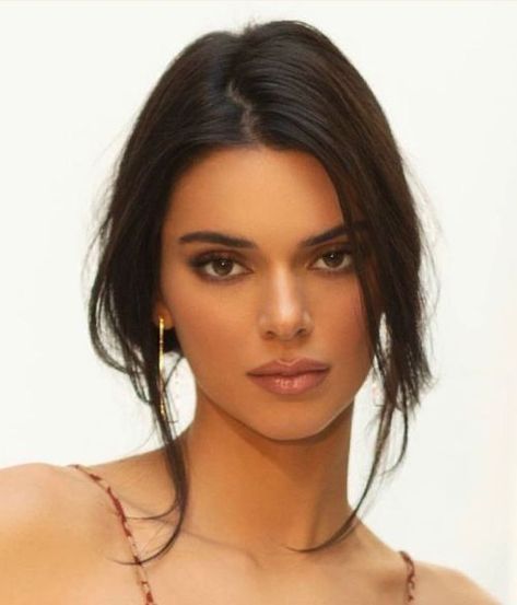 Kendall Jenner Kim K Style, Kendall Ve Kylie, Kendall Jenner Aesthetic, Style Kendall Jenner, Stile Kendall Jenner, Kendall Jenner Makeup, Jenner Makeup, 얼굴 드로잉, Kendall Style