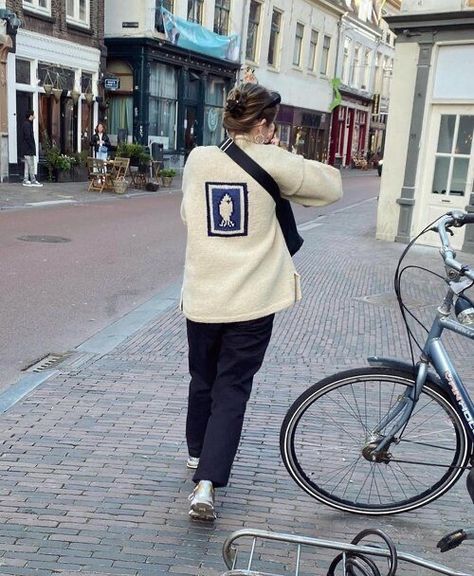 Second Hand Clothing, Vintage Knitwear, Balance Sneakers, New Balance Sneakers, Winter Fits, Fashion Fits, Utrecht, Cool Sweaters, Vintage Sweaters