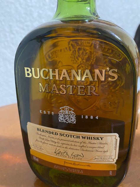 Buchanans Whiskey Fotos, Buchanans Whiskey, Buchanan Whiskey, Buchanan Master, Blended Whisky, Fake Life, Memes Status, Things To Buy, Whiskey Bottle