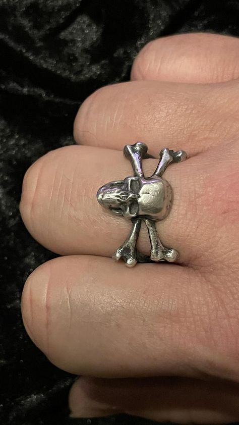 Barty Crouch, Barty Crouch Jr, Skull Fashion, Dope Jewelry, Skull Jewelry, Estilo Punk, Funky Jewelry, Skull And Crossbones, Skull Ring