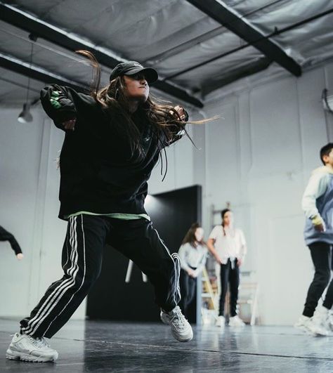 #choreographer #career #dreamlife Dance Pics Hip Hop, Dancing Pictures Hip Hop, Dancer Astethic Hip Hop, Dance Class Hip Hop, Street Dancing Aesthetic, Dance Astethic Hip Hop, Professional Dancer Aesthetic Hip Hop, Street Dance Aesthetic Hip Hop, Hiphop Aesthetic Dance