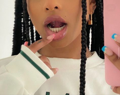 from @lisaonuoha instagram! Frenulum Piercing, Tongue Piercing, Piercing Tattoo, Piercings, Crochet Necklace, Statement Necklace, Chain Necklace, Nose Ring, Tattoos