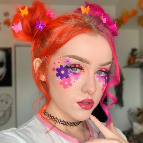 Face Painting Makeup Beauty, Color Block Eye Makeup, Cute Bold Makeup Looks, Eye Paint Makeup, Festival Of The Arts Nails, Makeup Looks With Face Paint, Spring Themed Makeup, Candycore Makeup, Spring Makeup Looks Creative