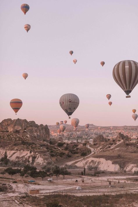 A guide to hot air ballooning in Cappadocia, Turkey. Museum Hotel, Cappadocia Turkey, Hot Air Balloon Rides, Air Balloon Rides, Hot Air Balloons, Air Balloons, Bullet Journaling, Travel Aesthetic, Hot Air Balloon