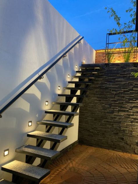 Staircase To Terrace, Outside Stairs To Roof Terrace, Staircase Outdoor Design, Roof Top Lights, Small Outdoor Stairs, Stair Outdoor Design, Roof Stairs Outdoor, Terrace Stairs Ideas, Paragola Ideas Terrace